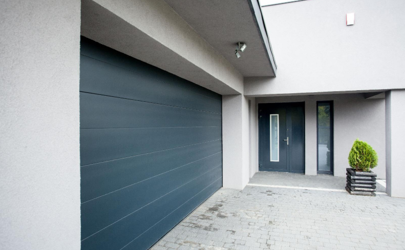 Porte de garage et porte d'entrée anthracite
